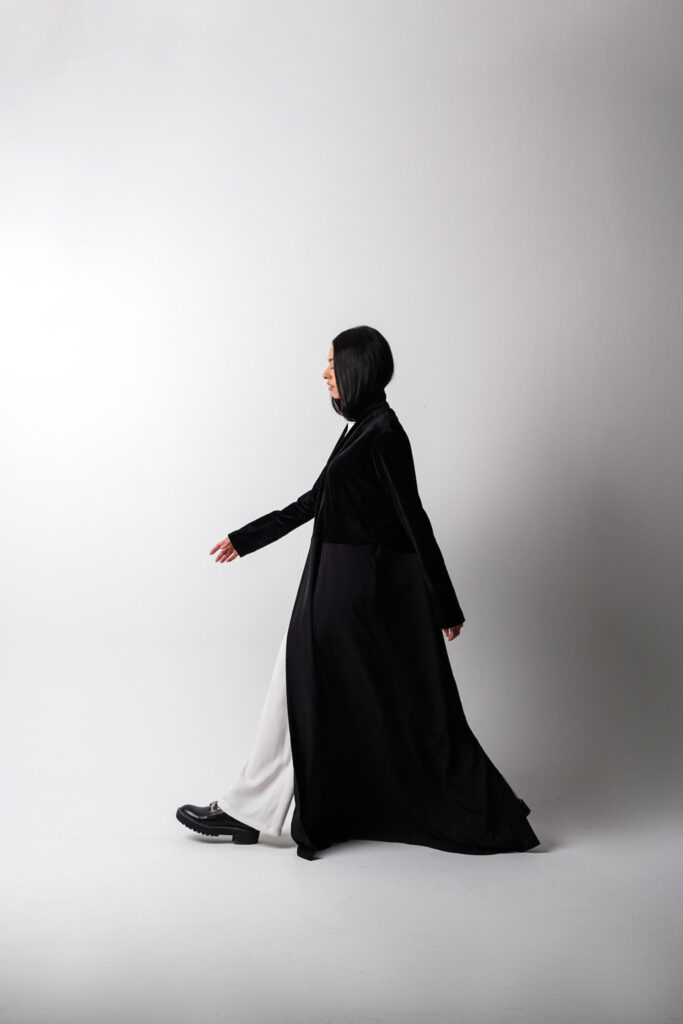 Ivan Cherkashin's Dubai Photoshoot: Highlighting Abaya Elegance.