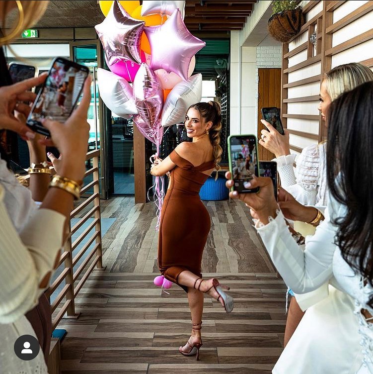 Birthday Party: Girl with Balloons - iVantage Photography